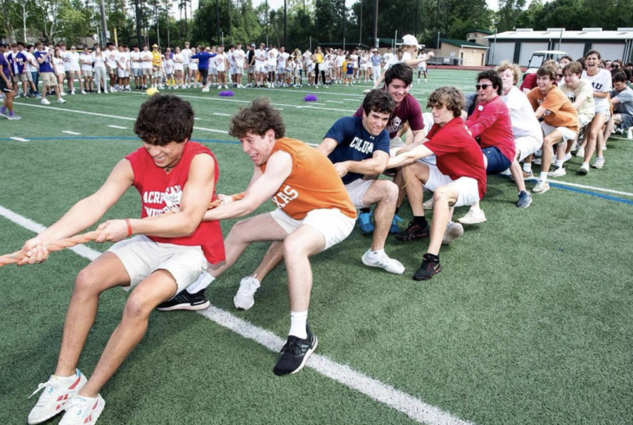 The+senior+tug-of-war+during+Field+Day+sealed+the+purple+teams+victory+against+the+gold+team.