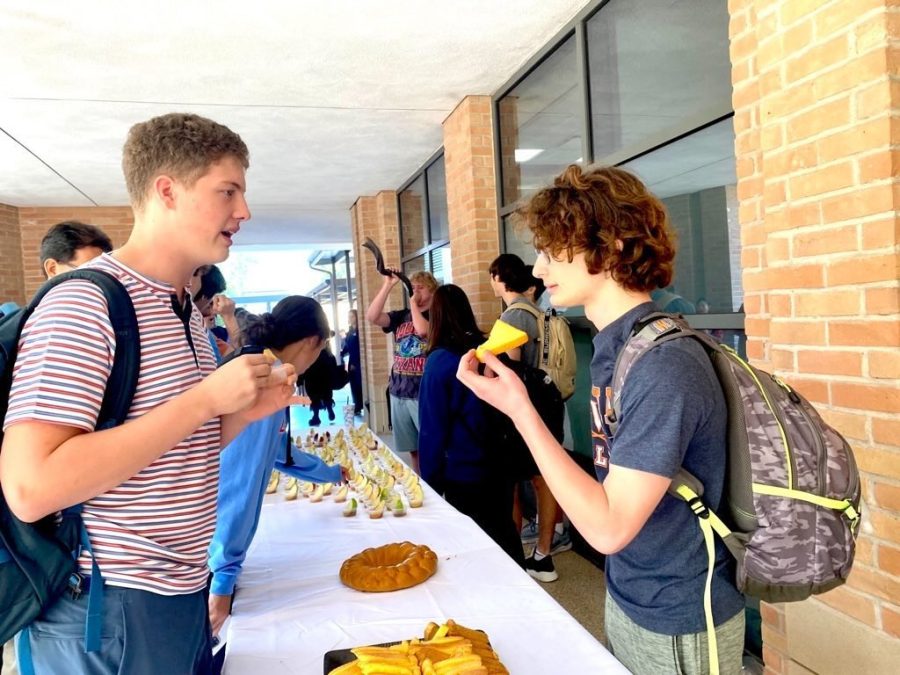 Juniors Jack Denechaud and Charlie Schmidt chat while enjoying traditional snacks. 