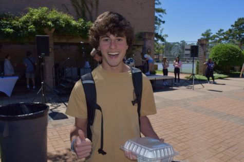Senior Nick Bhasin brings his lunch to the Houstoun Plaza, excited to watch the performances during Electric Lunch. 