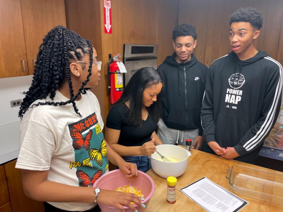 Sophomore Alyssa Latin, junior Rayya James, freshman Ethan Williams and sophomore Rob Satcher whip up a delicious batch of macaroni and cheese. 
